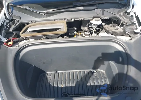 2021 Tesla Model Y Long Range Dual Motor All-Wheel Drive z USA, uszkodzony, nr VIN 5YJYGDEE9MF199888